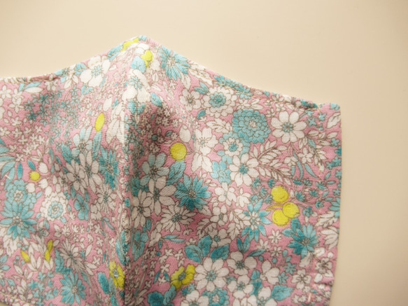 【裏地も可愛い】大人用　ポケット付き　国産　ダブルガーゼ　立体マスク　フラワープリント　小花柄　ピンク 3枚目の画像