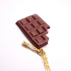 遊び心のあるデザイン一口チョコレートブロックネックレス 2枚目の画像