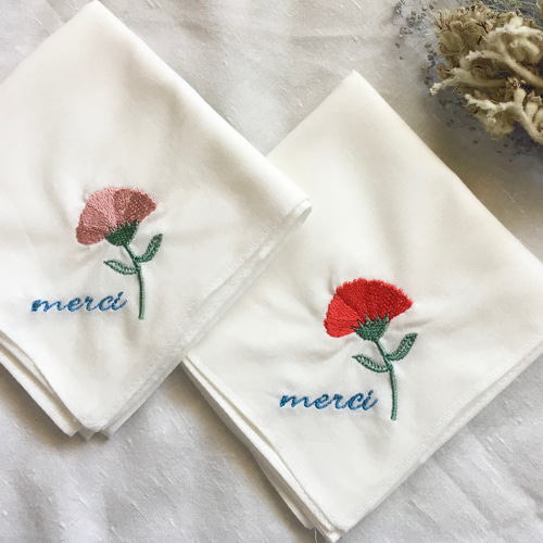 名入れ》カーネーション刺繍ハンカチ ハンカチ・手ぬぐい 刺繍屋emeco
