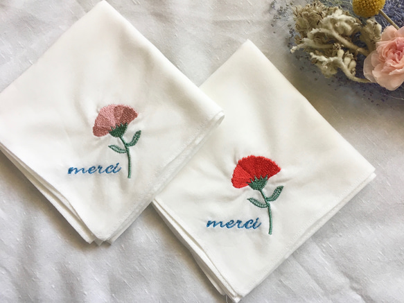 名入れ》カーネーション刺繍ハンカチ ハンカチ・手ぬぐい 刺繍屋emeco
