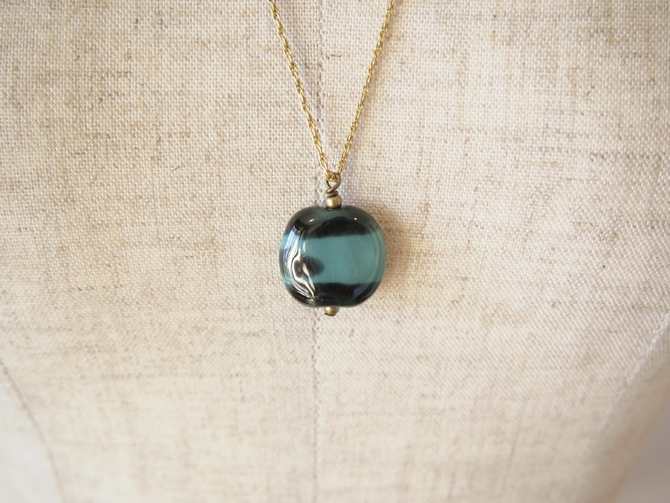 Kazuriカズリビーズのネックレス（ダークグリーン×エメラルドグリーン）