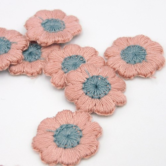 お花の刺繍パーツ18mm 【Smoky Pink / スモーキーピンク】5個 2枚目の画像