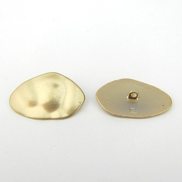 メタルシャンクボタン　34.5 x 21.5mm【Wavy Oval / Matte gold】3個 4枚目の画像