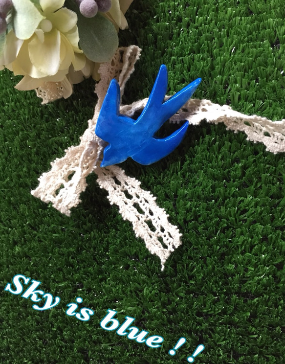 青い鳥のブローチ  〜 青空 ツバメ〜 2枚目の画像