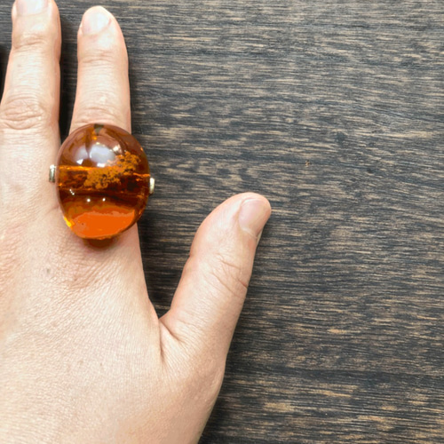 大きな琥珀のヴィンテージリング 珍しい8金? | アンティーク