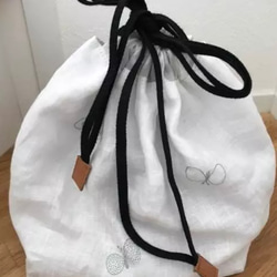 ミナペルホネンリネン大きめ巾着バッグ 2枚目の画像