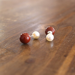 漆塗丸玉耳飾淡水真珠受「首里赤」桜花弁柄　rpc-125 1枚目の画像