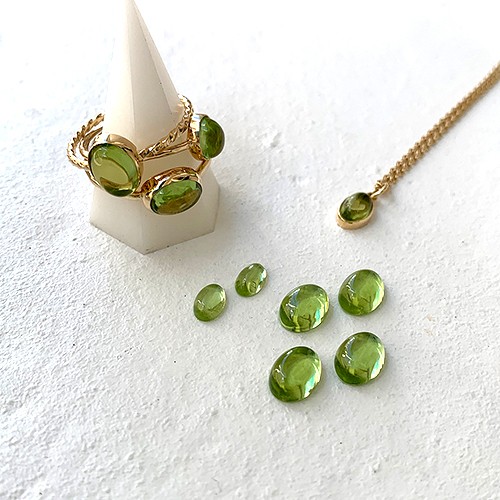 ネクタイピン18K刻印あり 深い緑色の翡翠アンティーク