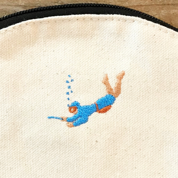 海女さん 刺繍 キャンバスシェルポーチ 2枚目の画像