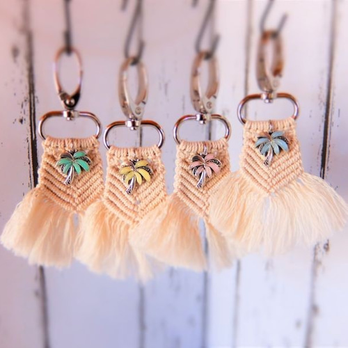 紫のマクラメキーリング NEW マクラメキーホルダー フラワー - _Ohana