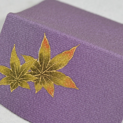 名刺・カードケース　正絹縮緬　紫地にかえで 3枚目の画像