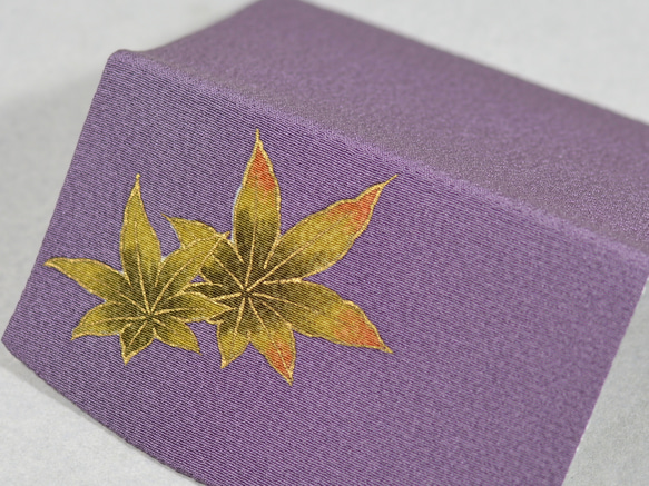 名刺・カードケース　正絹縮緬　紫地にかえで 3枚目の画像