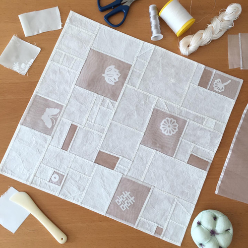 白の韓紙とシルクのポジャギ タペストリー・壁掛け BIRDCAFE