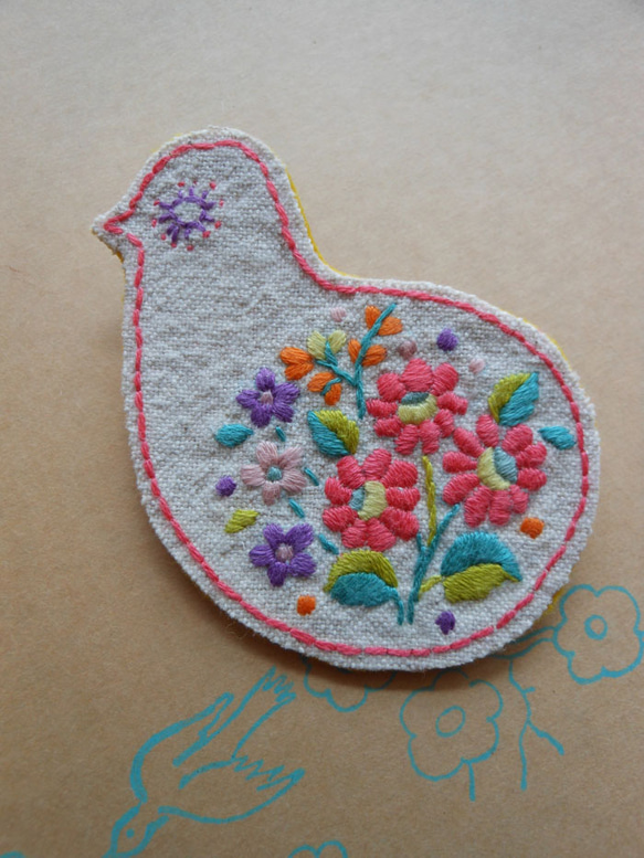 鳥の刺繍ブローチ　Ｃ 1枚目の画像