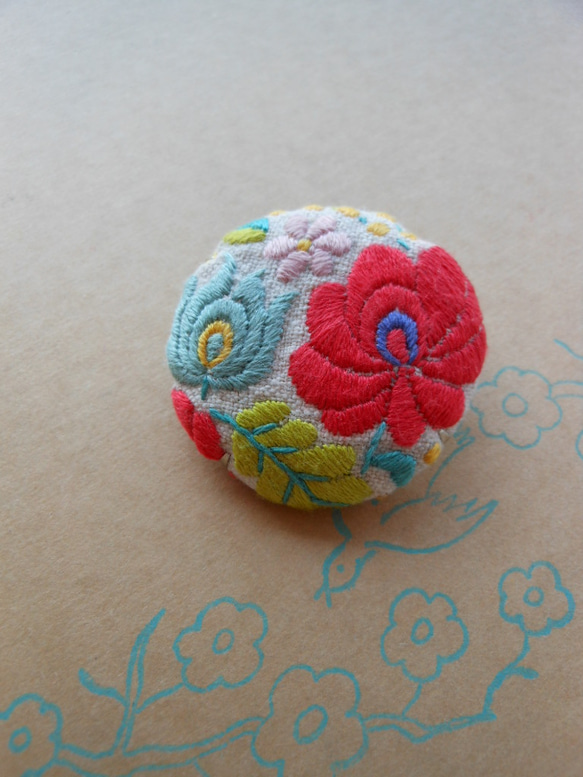 ハンガリー刺繍　ブローチ　花 1枚目の画像