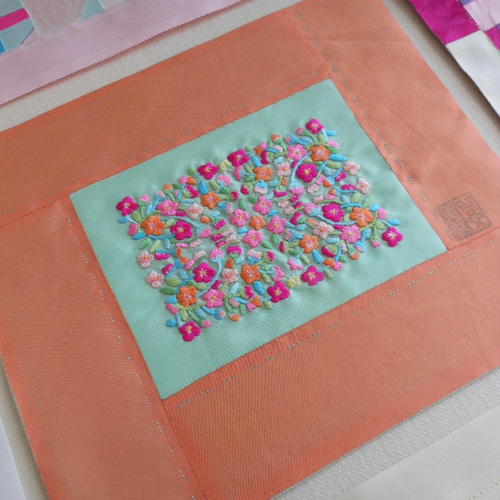 【専用】刺繍生地のポジャギ風タペストリー　65×72 専用】刺繍生地のポジャギ風タペストリー 56×65の通販 by fu.wa