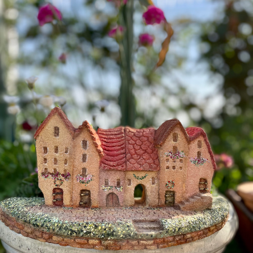 モルタルハウス底穴が空いています花器としても飾れますよ ミニモルタルハウス 街並み2売り切れ 一輪挿し・花瓶・花器