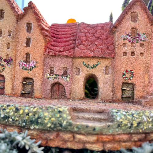 モルタルハウス底穴が空いています花器としても飾れますよ モルタルハウス底穴が空いています花器としても飾れますよ