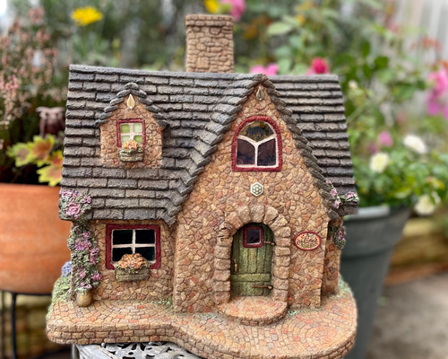 ハンドメイド、アンティークなモルタルドールハウス GARDEN