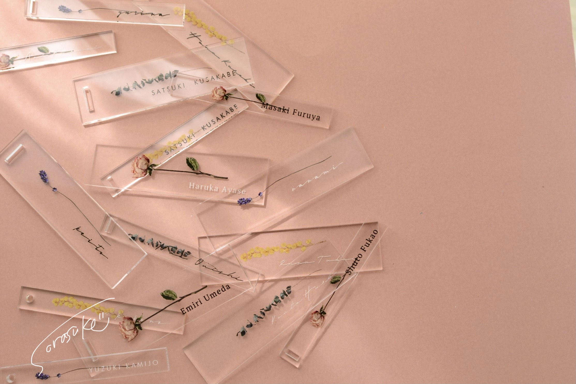 お花をとじこめたようなアクリルネームプレート　席札