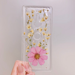 【全機種対応】コスモスとかすみ草❤︎押し花スマホカバー❤︎iPhone Android らくらくフォンなどすべての機種 1枚目の画像