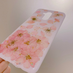 【全機種対応】押し花ケース♡ホワイトベースの春ピンク♡iPhone新機種からXperia GALAXYらくらくフォンなお 4枚目の画像