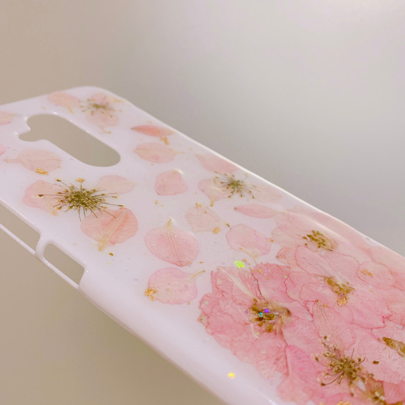 【全機種対応】押し花ケース♡ホワイトベースの春ピンク♡iPhone新機種からXperia GALAXYらくらくフォンなお 5枚目の画像