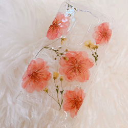 【全機種対応】桜とかすみ草の押し花スマホケース♡iPhone，Androidなどすべて対応できます。 3枚目の画像