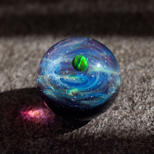 宇宙玉 ブラックオパール アメジスト背景 (ボロシリケイトガラス） ON  