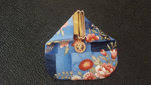 日本棉麻布:  三角飯糰口金零錢包  送禮首選 第6張的照片