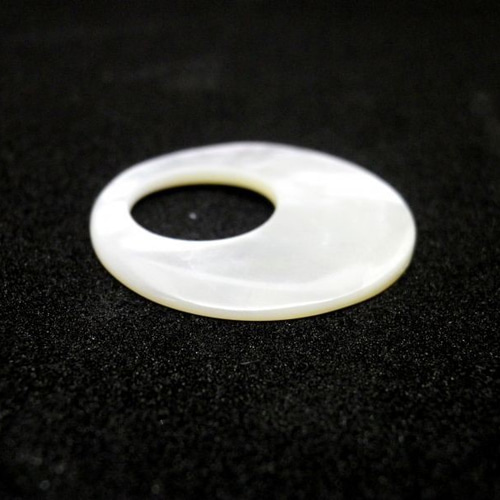 貝パーツ 丸型に大きな穴 白蝶貝 アクセパーツ [110-SH2173-111-0M