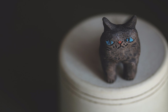 青い瞳の黒猫【猫_140】 2枚目の画像