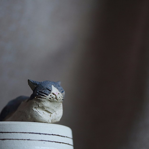 ハチワレ香箱座り【猫_213】 立体・オブジェ 深尾竜騎 通販