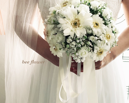 白いガーベラとかすみ草のブーケ〜wedding white〜【ブーケスタンド