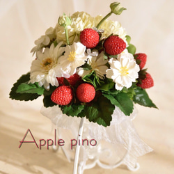 【送料無料、ブーケスタンド付き】Mさまのいちごのハッピーブーケと花冠 2枚目の画像