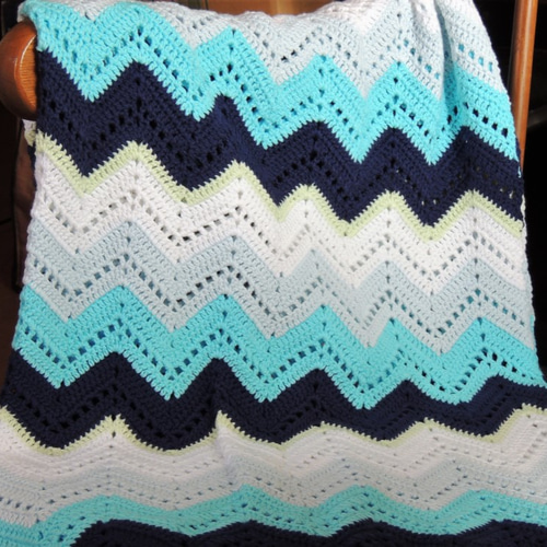 送料無料》ギザギザ模様（シェブロン柄）のブランケット＊ブルー系