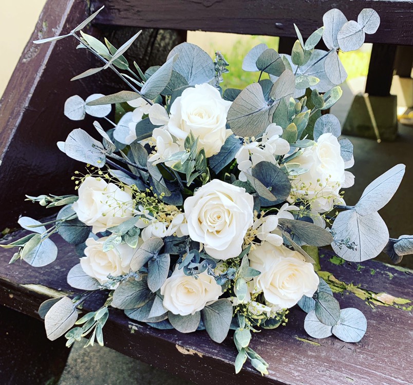 プロが作るプリザーブドフラワーのラウンドブーケ・ブートニアセット