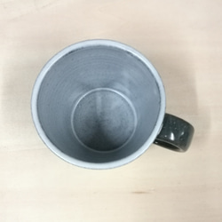 焼き〆(内釉薬)むらさきポンポンマグカップ 2枚目の画像