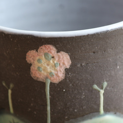 焼き〆(一部・内釉薬)ピンクの花のマグカップ 4枚目の画像