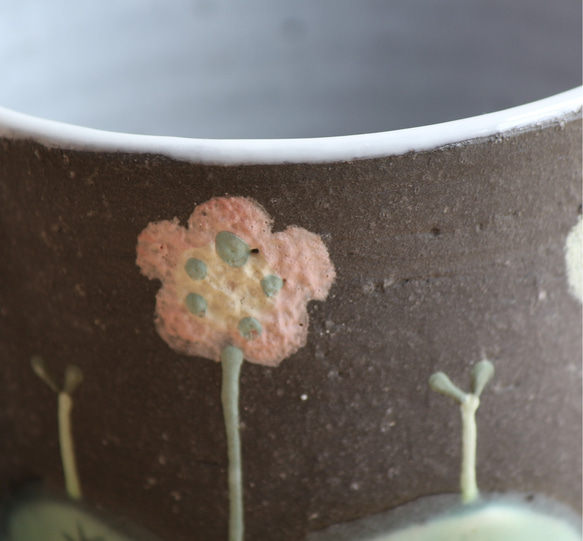 焼き〆(一部・内釉薬)ピンクの花のマグカップ 4枚目の画像