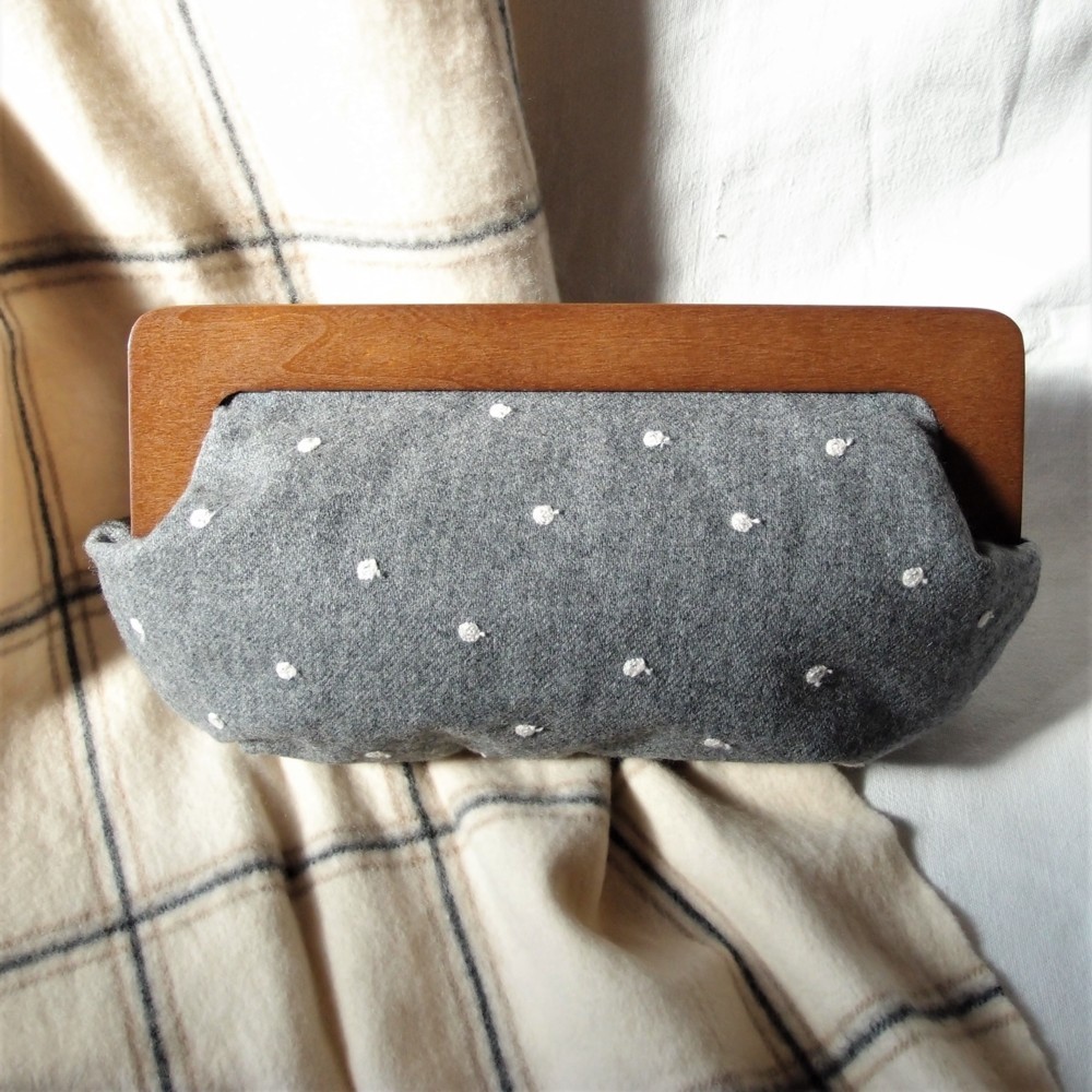 ウールクラッチバッグ　グレー 4,968円