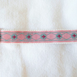 機械刺繍　猫首輪　レディの紋章（ピンク） 3枚目の画像
