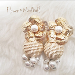 Gold flower × woodball earring 1枚目の画像