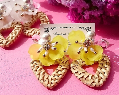 再販4】ハーフフラワー×ラタンイヤリング(イエロー) イヤリング  