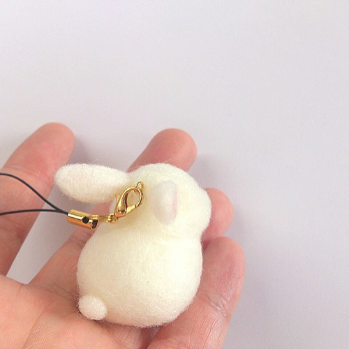 ツボるシロウサギ【ふにころストラップ】羊毛フェルトby夕の月フェルト