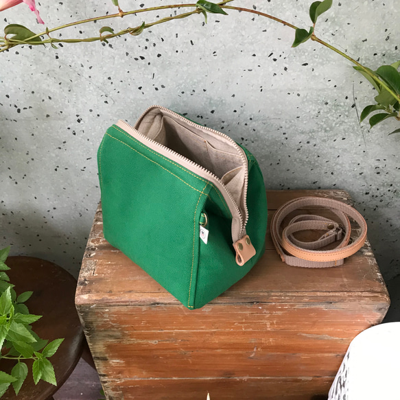 草綠色日本帆布 / mini / 斜背包 / 支架口金包 第4張的照片