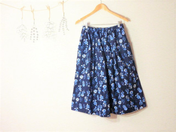 花柄のスカートみたいなワイドパンツ 2枚目の画像