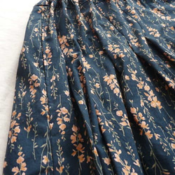 コットン 大人の花柄 ロングスカート 2枚目の画像