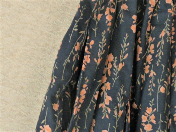 コットン 大人の花柄 ロングスカート 4枚目の画像