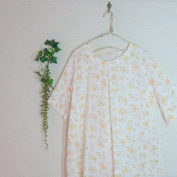 送料無料♪　ダブルガーゼの花柄チュニック（M) 1枚目の画像